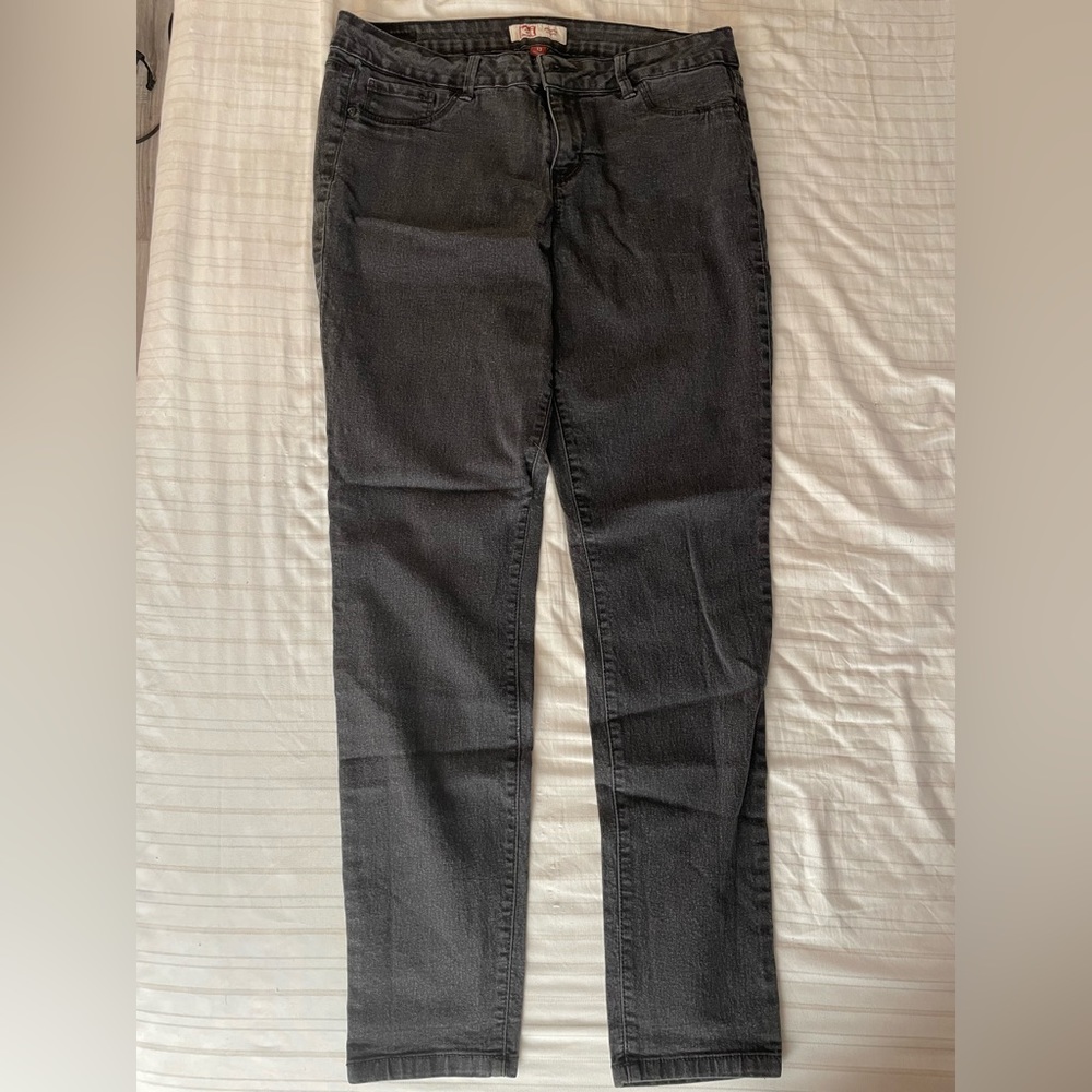 Women’s jeans size 13 regular brand L.E.I. Emma legging used